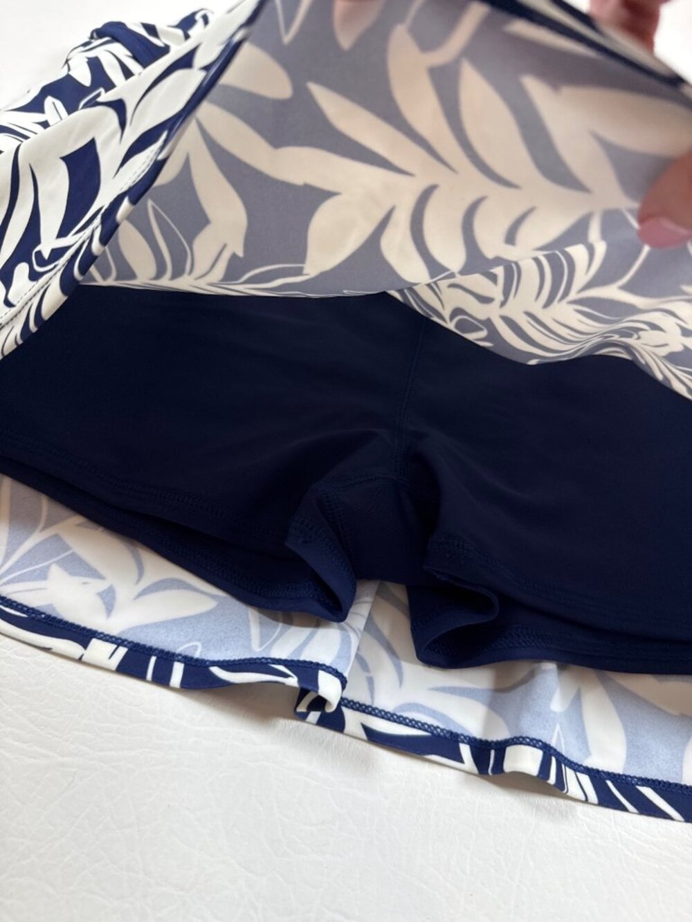 NWT Hurley Womens Leaf Pattern Swim Skirt Navy/White L Nylon Blend (J645) - Picture 4 of 6